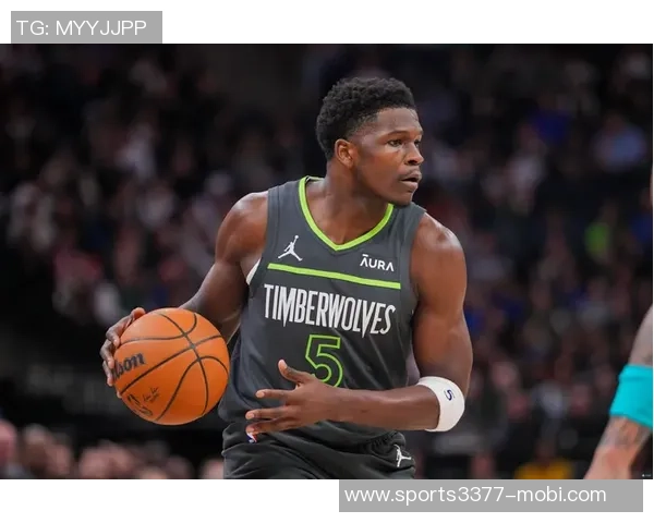 爱德华兹半场表现分析：11投4中收获10分6篮板2助攻并有3次失误